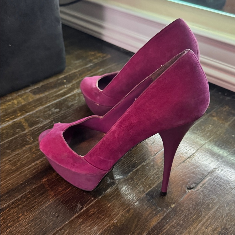 Purple pumps